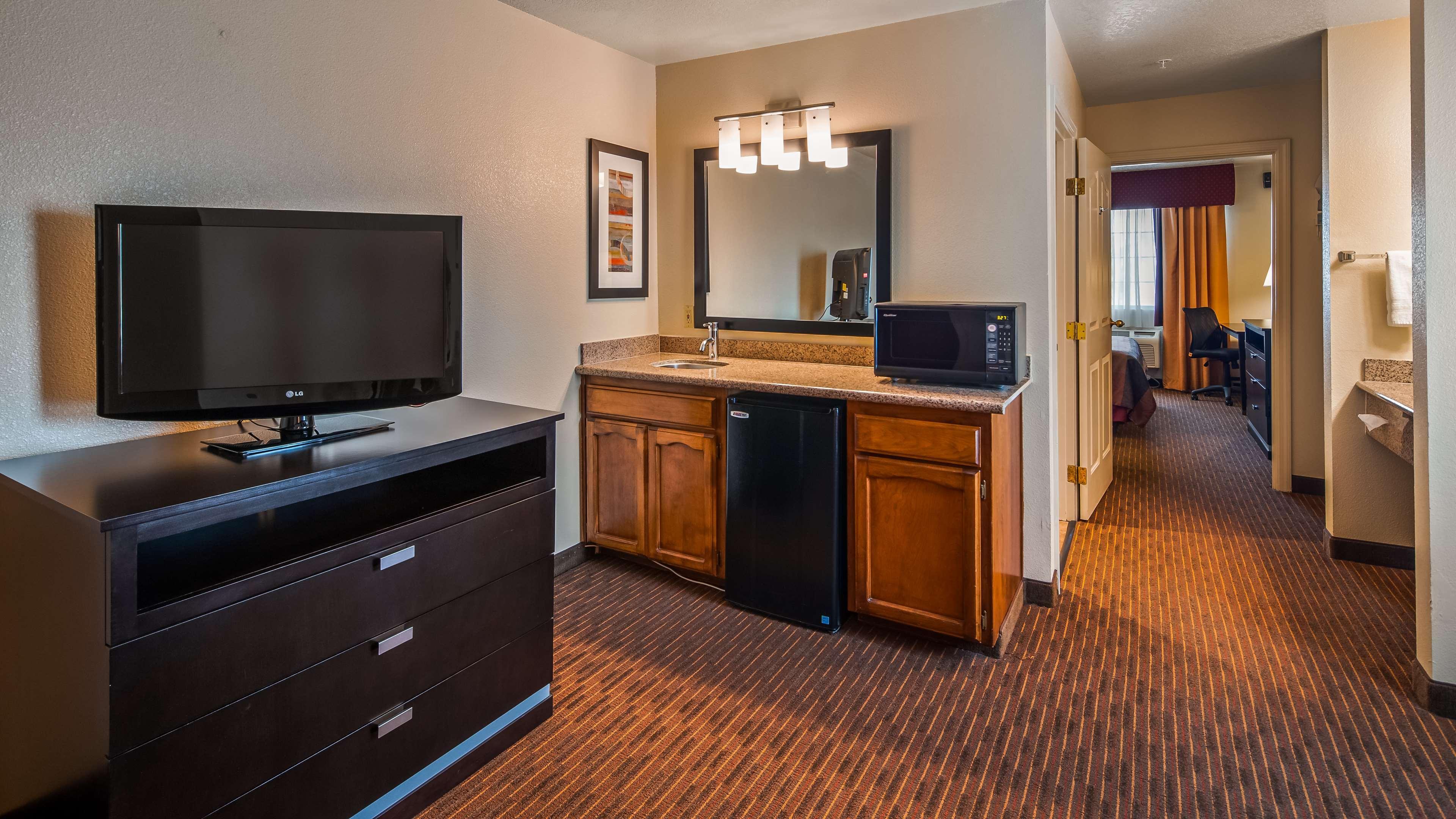Western Luxury Hotel