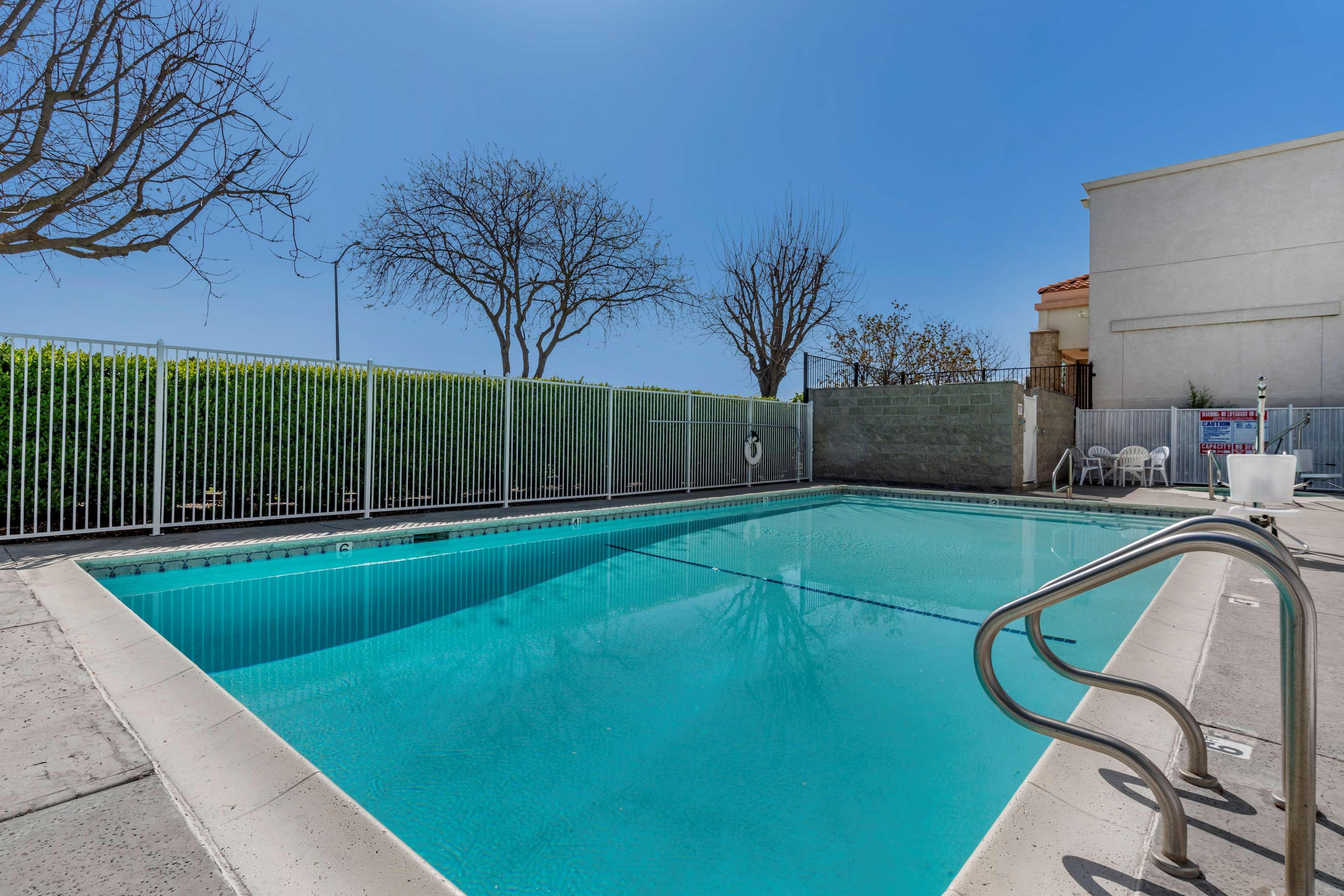 Western Luxury Hotel Tracy