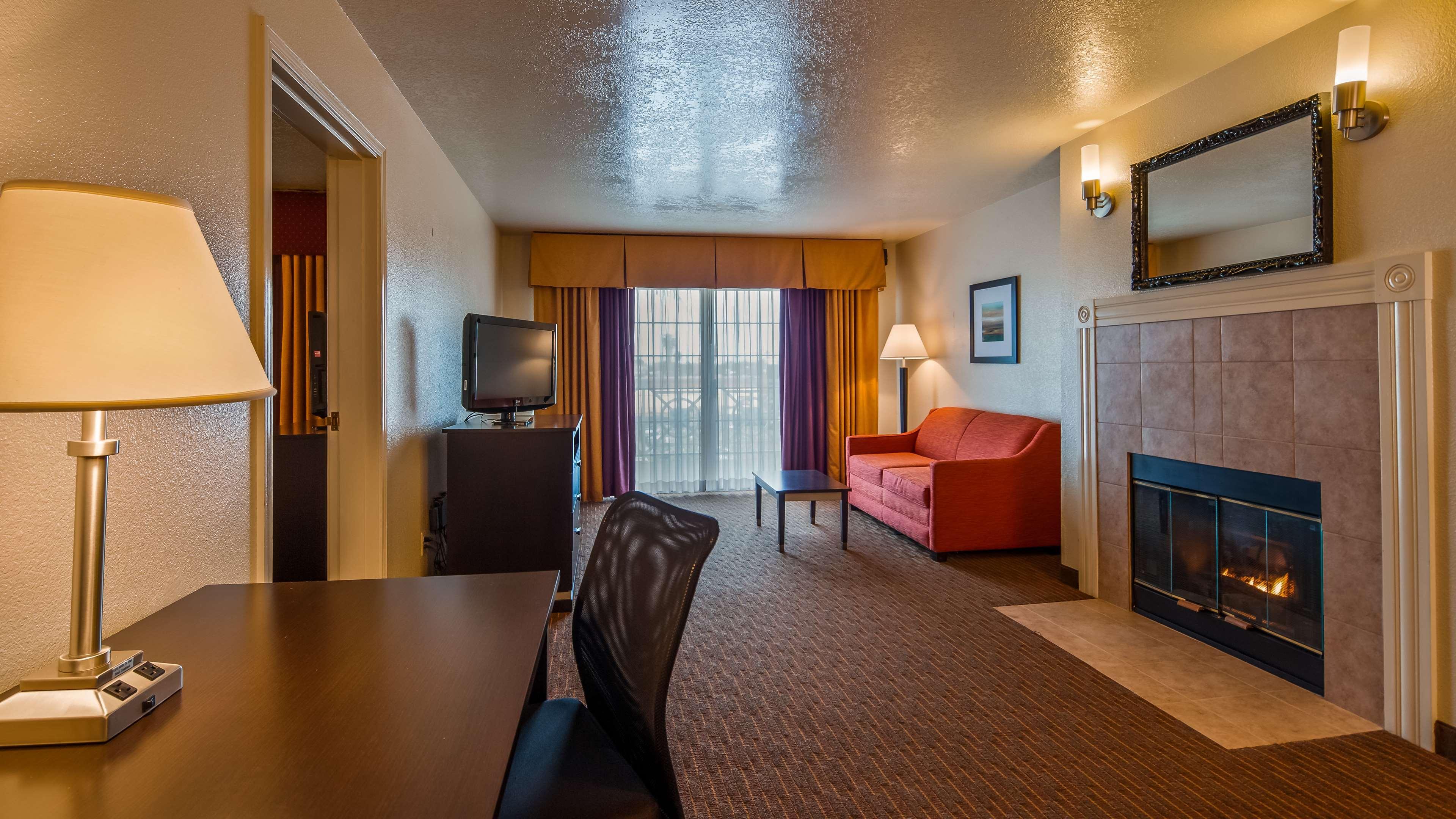 Hotel Western Luxury Tracy