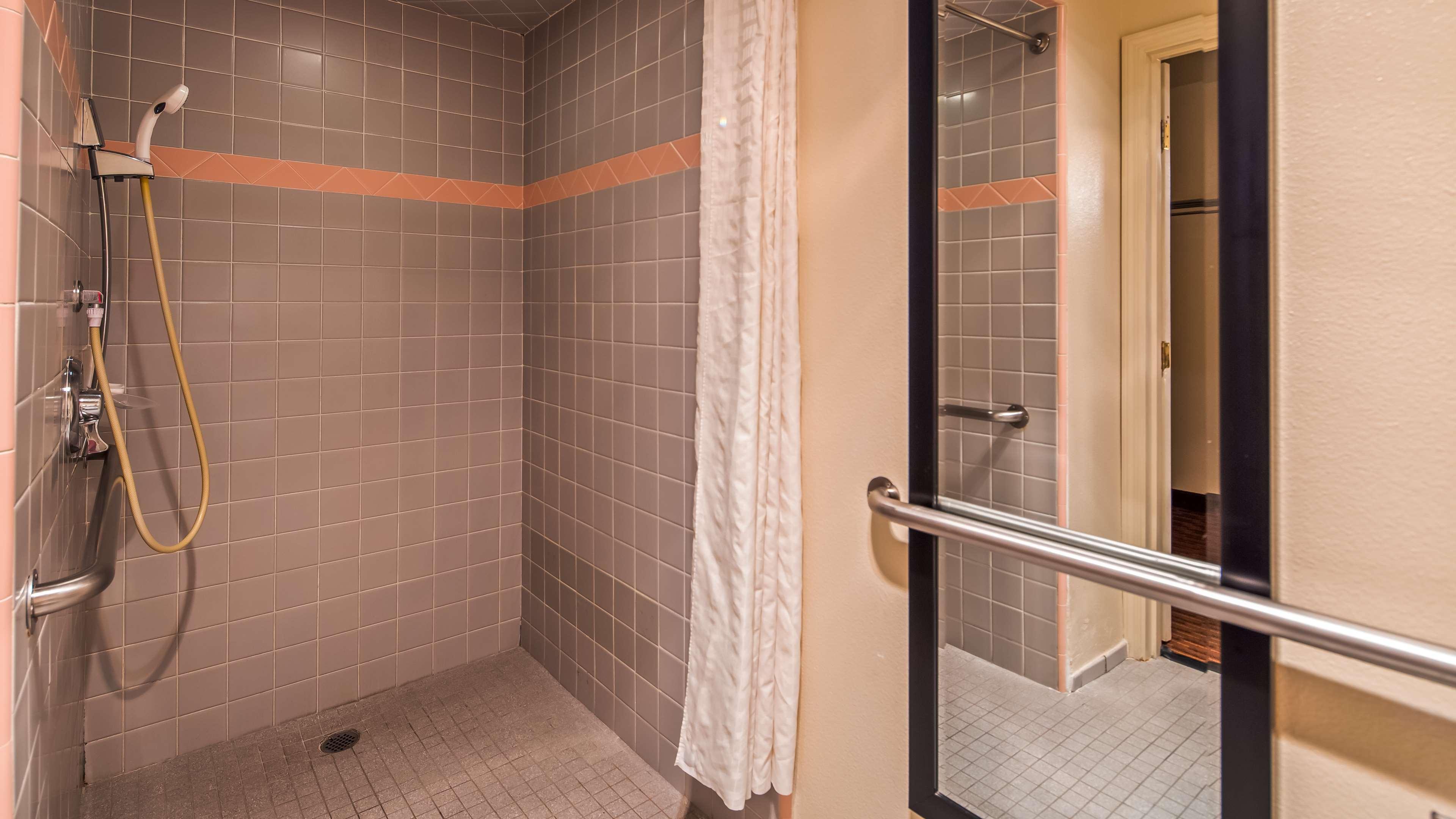 Best Western Luxury Tracy
