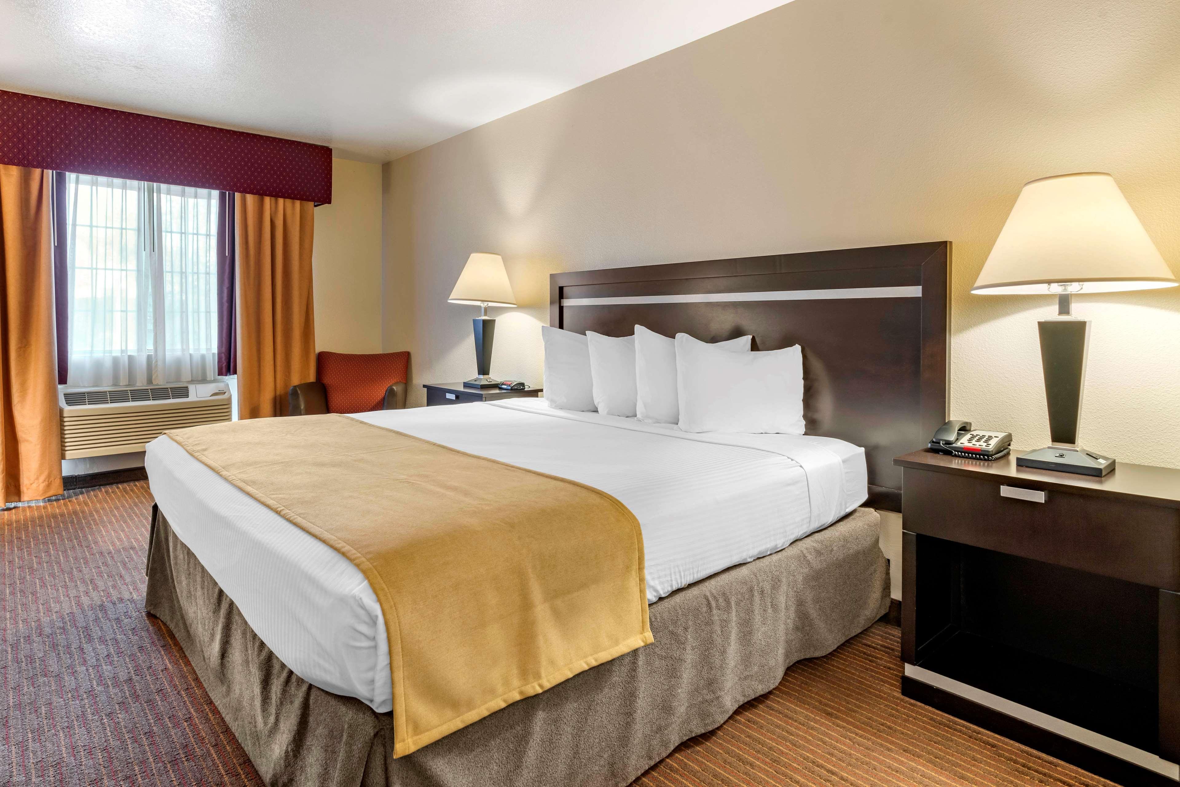Western Luxury Hotel