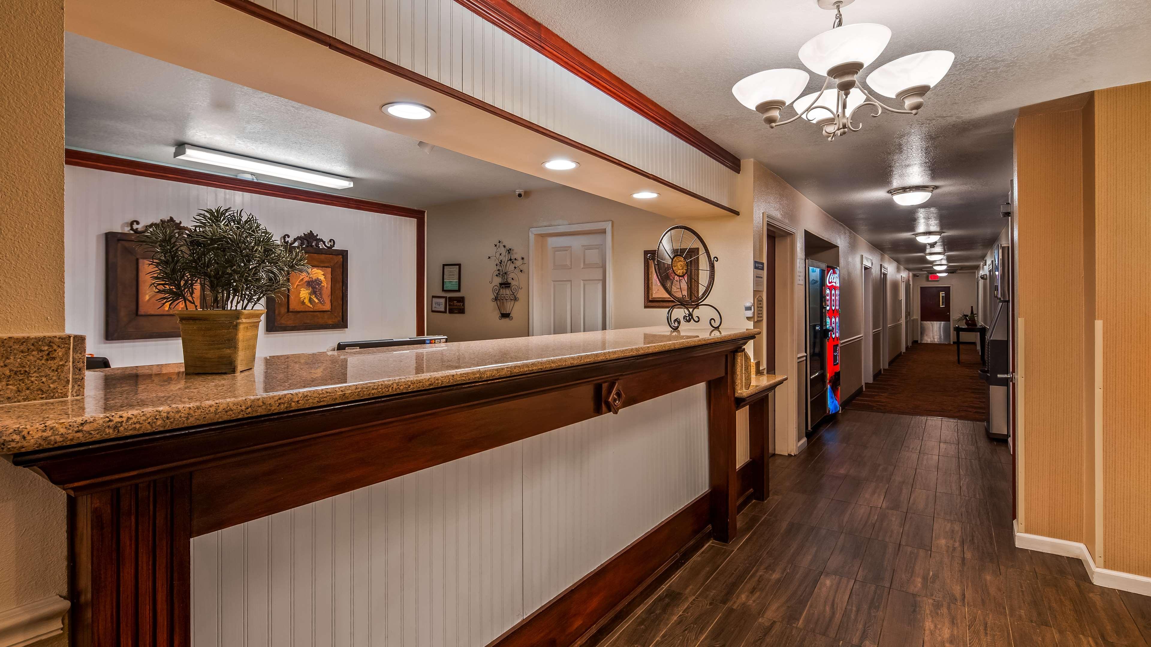 Western Luxury Hotel