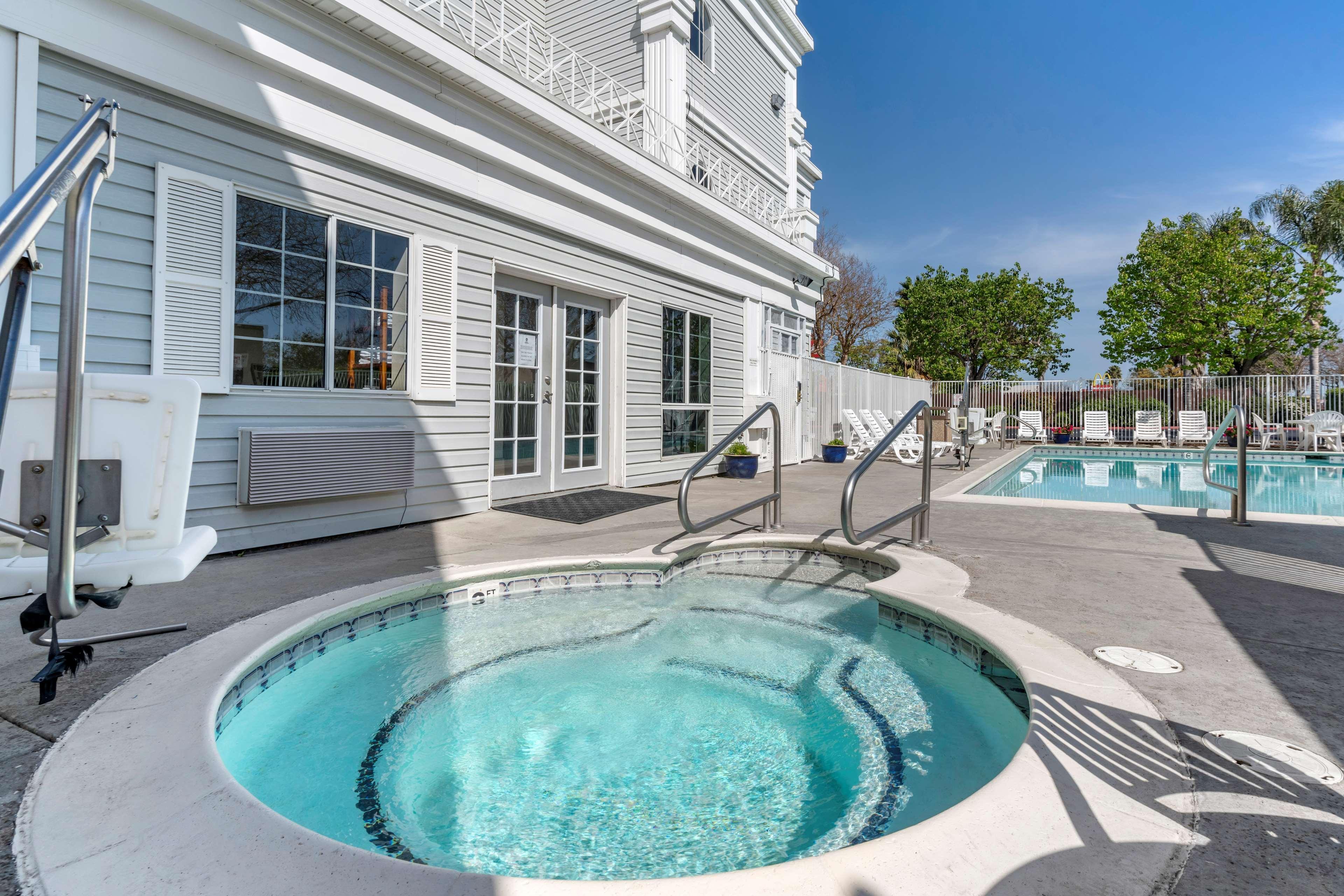 Best Western Luxury Hotel 3*