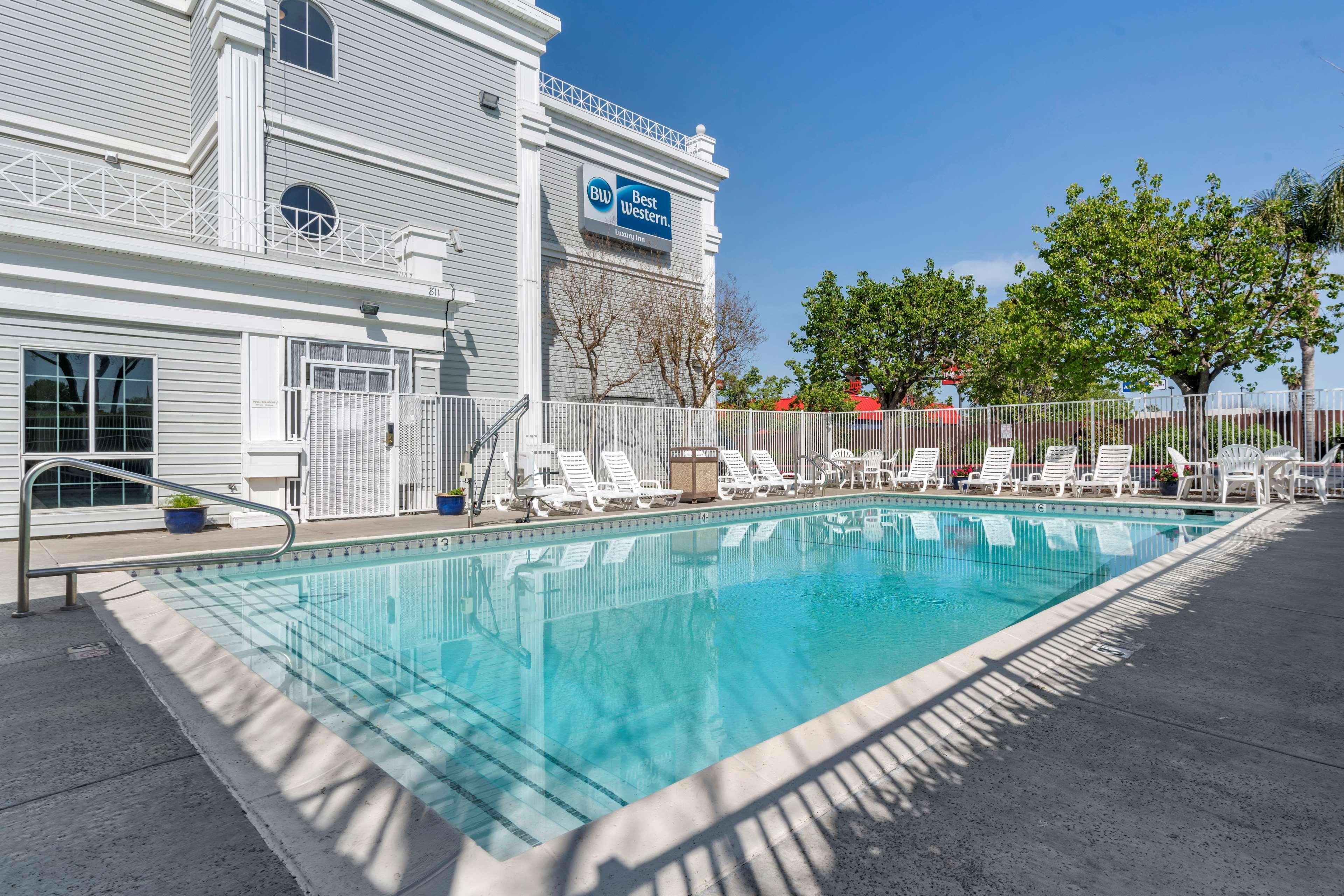 Best Western Luxury Tracy
