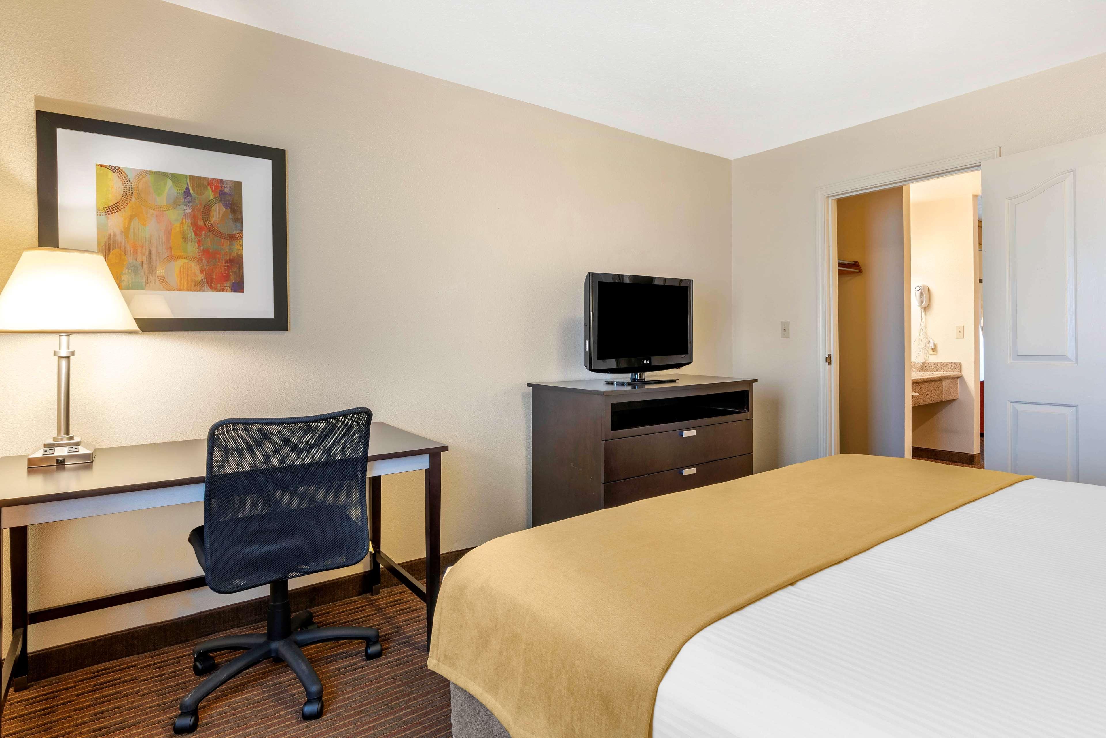 Western Luxury Hotel