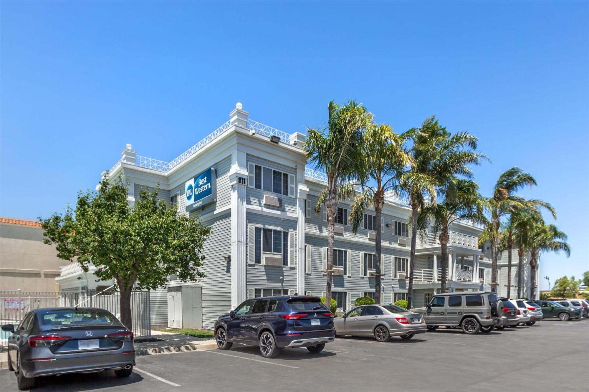 Hotel Western Luxury Tracy