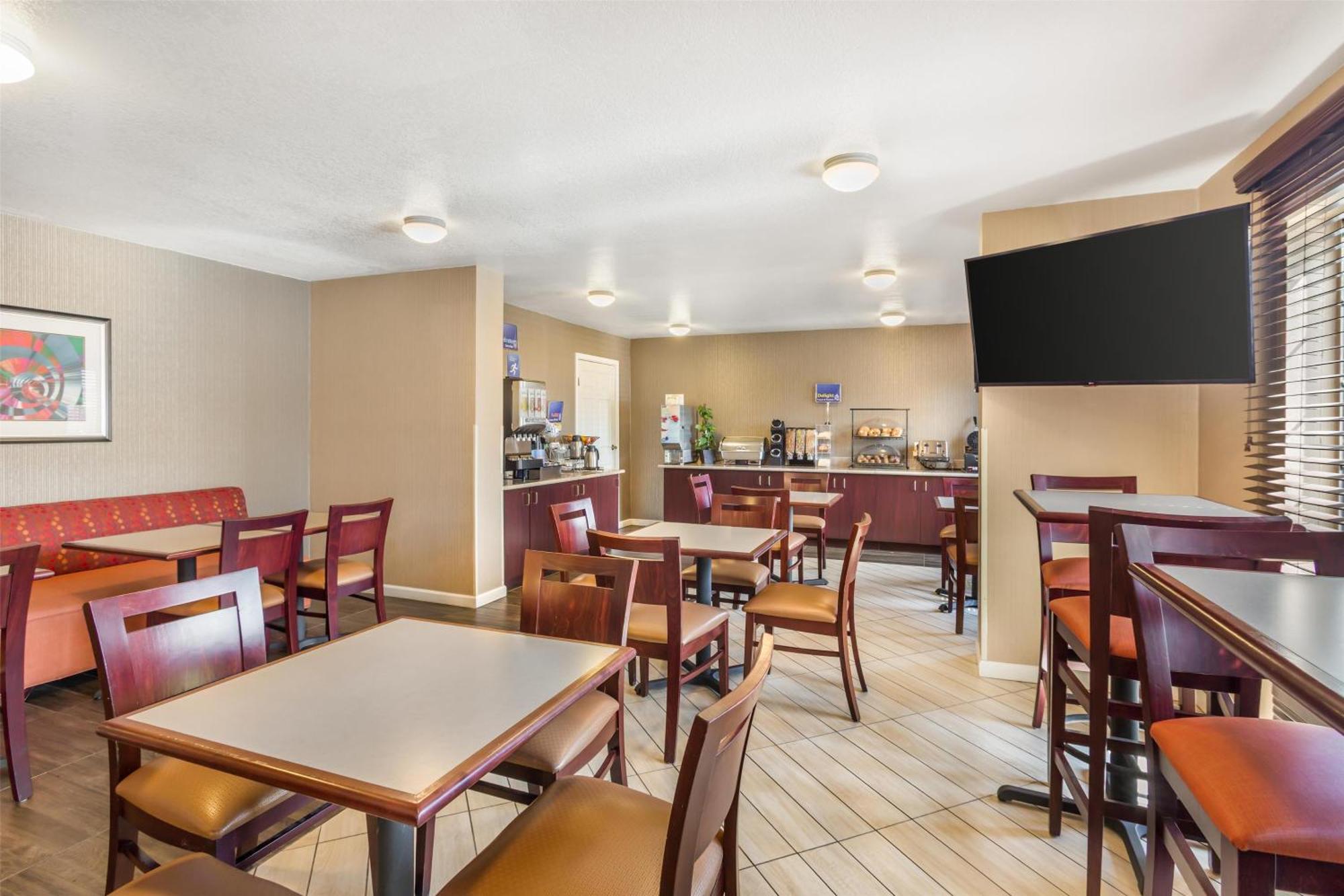 Western Luxury Hotel